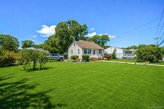 1406 Coates Avenue, Holbrook, NY 11741