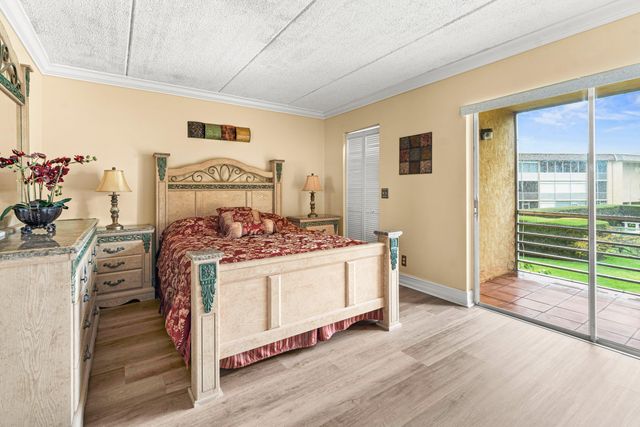 600 Village Green Court, Palm Springs, FL 33461