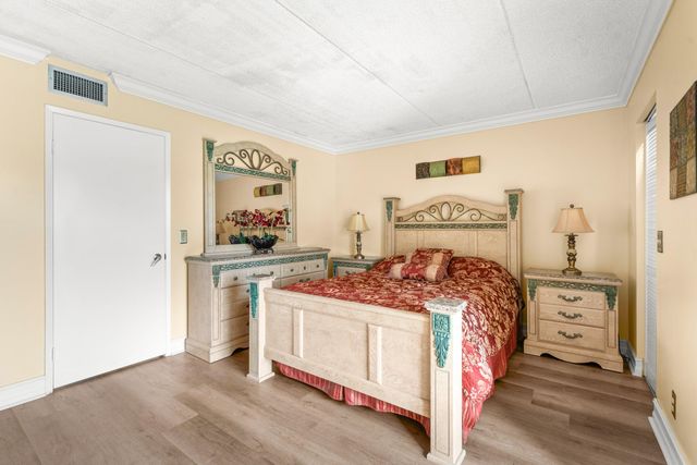 600 Village Green Court, Palm Springs, FL 33461