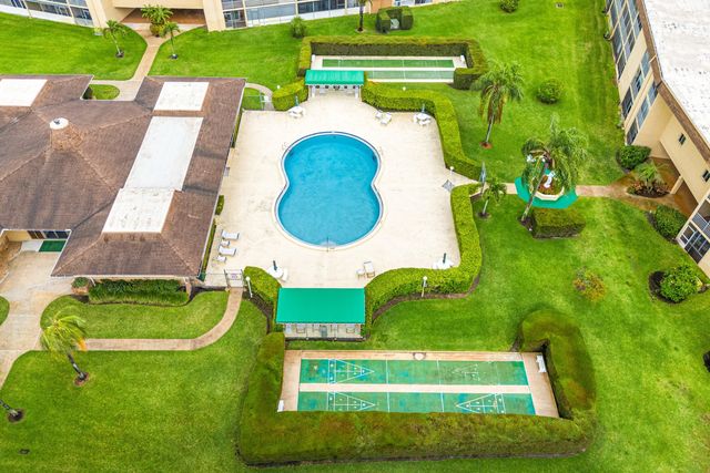 600 Village Green Court, Palm Springs, FL 33461