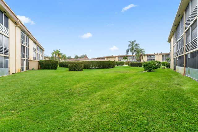 600 Village Green Court, Palm Springs, FL 33461