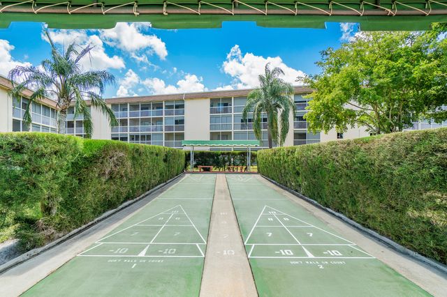 600 Village Green Court, Palm Springs, FL 33461