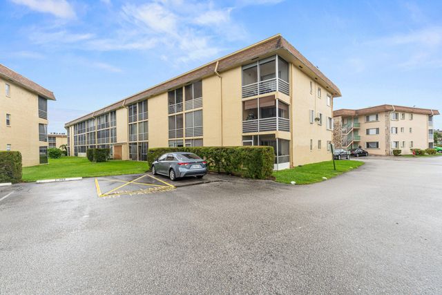 600 Village Green Court, Palm Springs, FL 33461