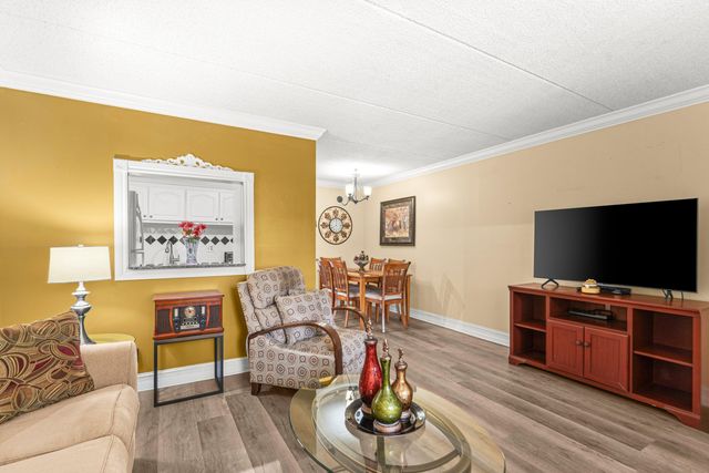 600 Village Green Court, Palm Springs, FL 33461