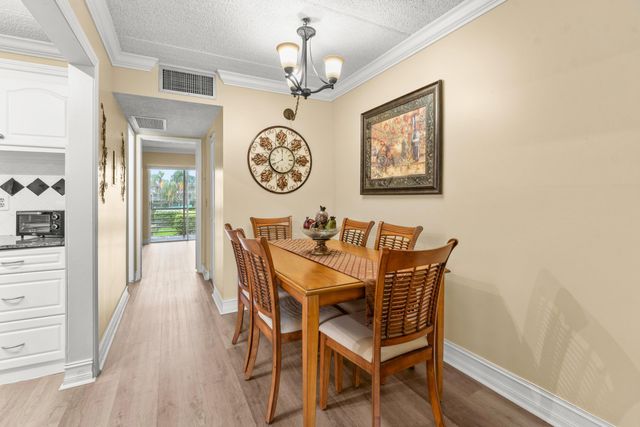 600 Village Green Court, Palm Springs, FL 33461