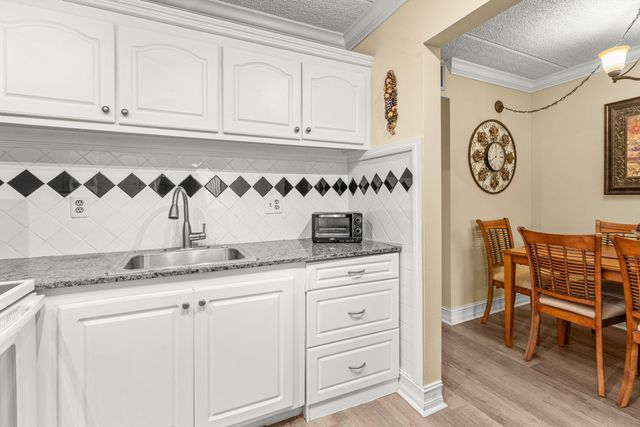 600 Village Green Court, Palm Springs, FL 33461