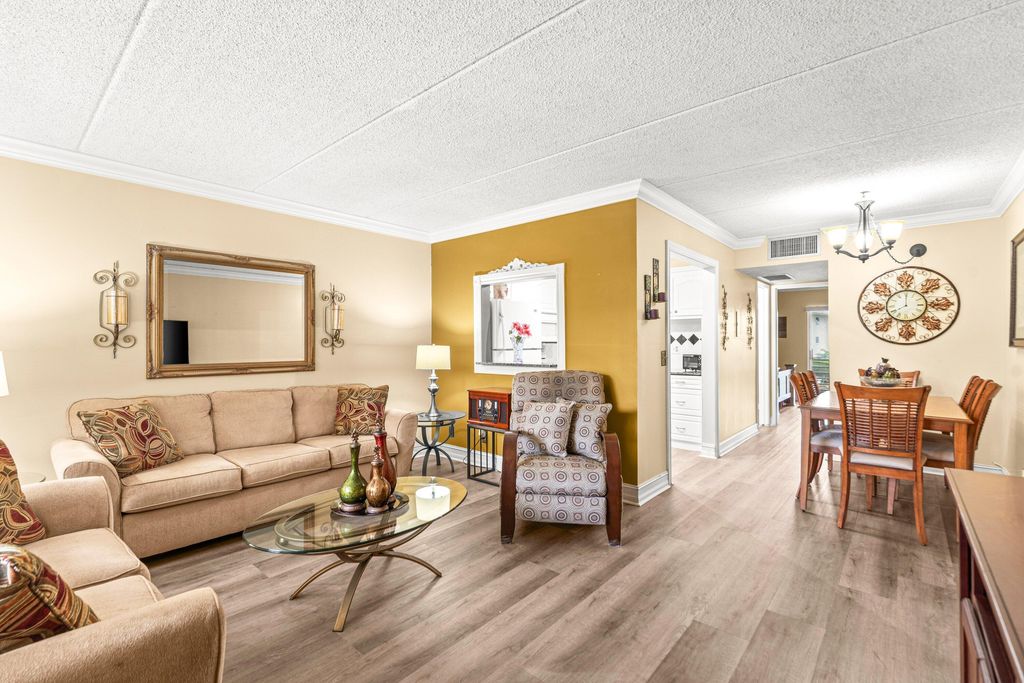 600 Village Green Court, Palm Springs, FL 33461