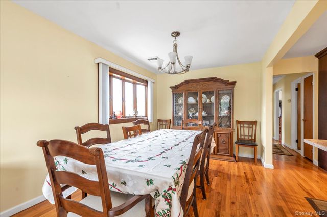 14 Edwards Place, Valley Stream, NY 11580