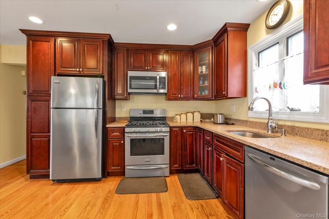 14 Edwards Place, Valley Stream, NY 11580