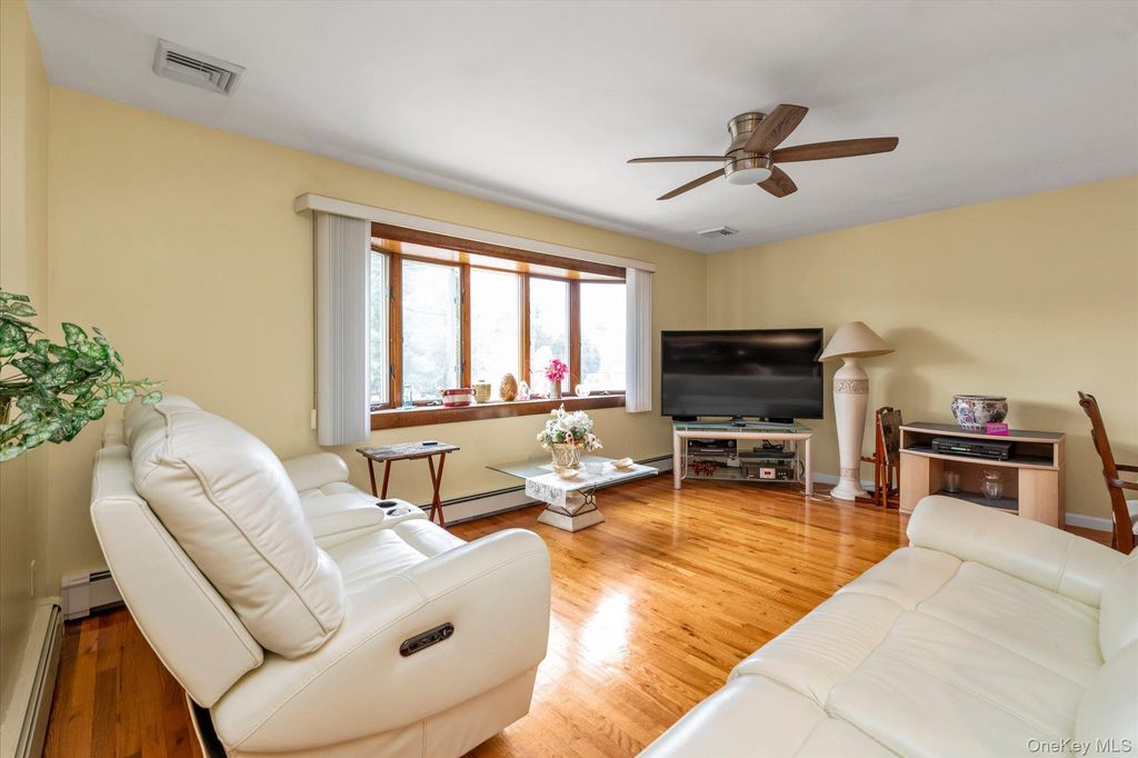 14 Edwards Place, Valley Stream, NY 11580 — photo 3