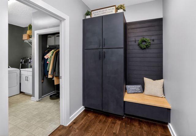 1925 SE Leeann Drive, Waukee, IA 50263