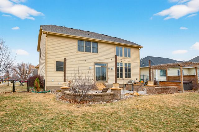 1925 SE Leeann Drive, Waukee, IA 50263