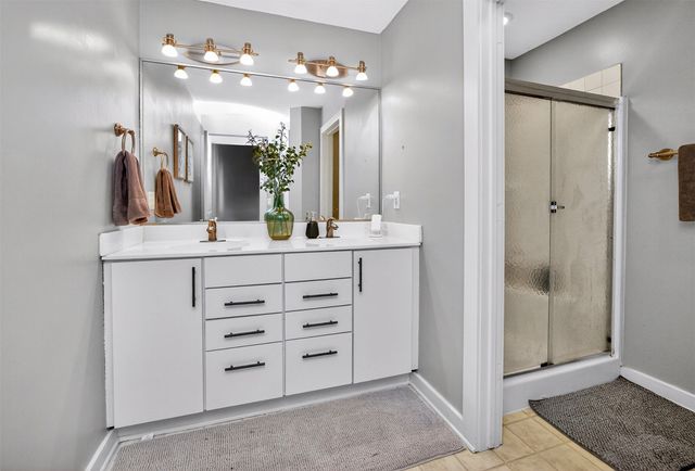 1925 SE Leeann Drive, Waukee, IA 50263