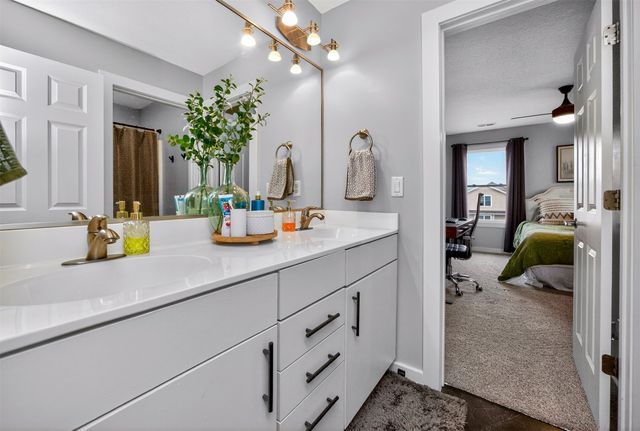 1925 SE Leeann Drive, Waukee, IA 50263