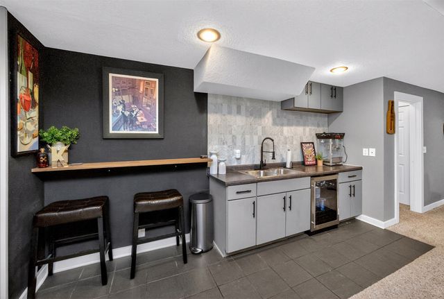 1925 SE Leeann Drive, Waukee, IA 50263