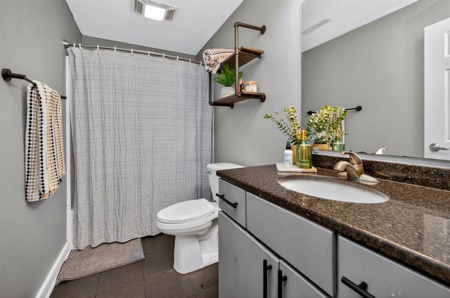 1925 SE Leeann Drive, Waukee, IA 50263