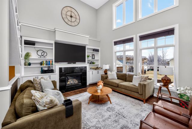 1925 SE Leeann Drive, Waukee, IA 50263