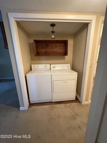 1203 Wilshire Circle, Aberdeen, NC 28315