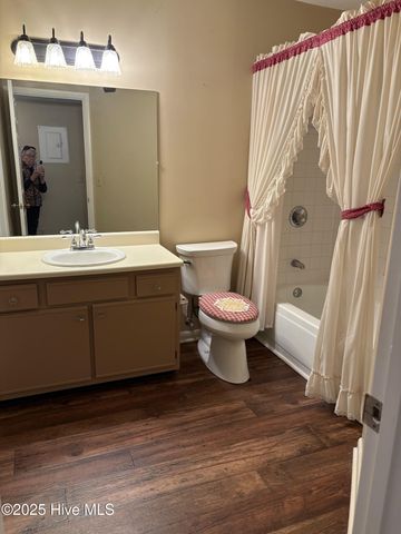 1203 Wilshire Circle, Aberdeen, NC 28315