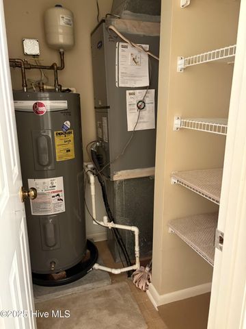 1203 Wilshire Circle, Aberdeen, NC 28315