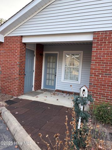 1203 Wilshire Circle, Aberdeen, NC 28315