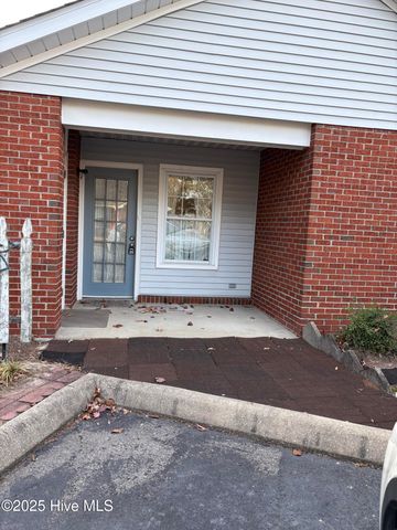 1203 Wilshire Circle, Aberdeen, NC 28315