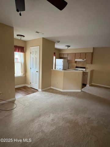 1203 Wilshire Circle, Aberdeen, NC 28315