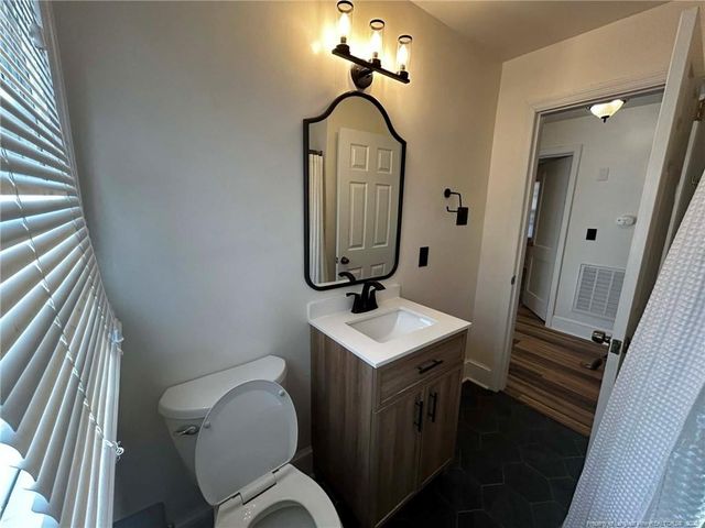 1000 Ivy Road, Fayetteville, NC 28303