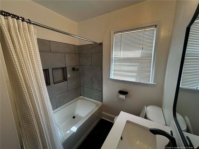 1000 Ivy Road, Fayetteville, NC 28303