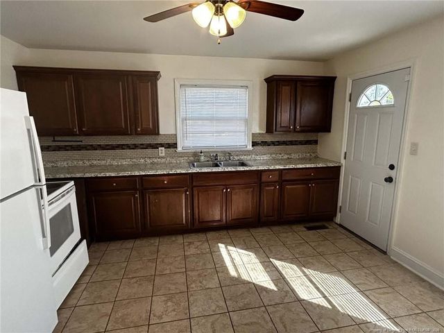 1000 Ivy Road, Fayetteville, NC 28303