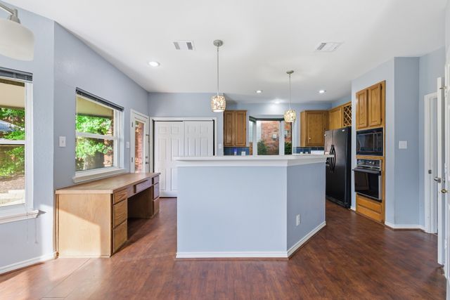 1801 Rolling Ridge Drive, Grapevine, TX 76051