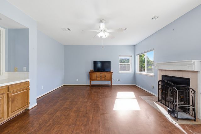 1801 Rolling Ridge Drive, Grapevine, TX 76051