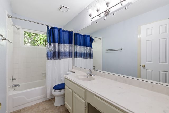 1801 Rolling Ridge Drive, Grapevine, TX 76051