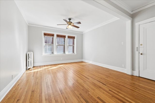 242 S MAPLE Avenue 1E, Oak Park, IL 60302