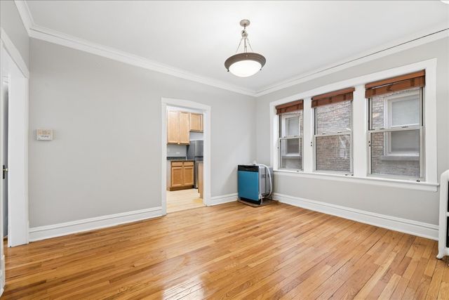 242 S MAPLE Avenue 1E, Oak Park, IL 60302