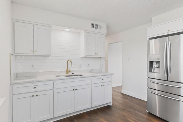 1700 Manor Garden, Greenville, TX 75401