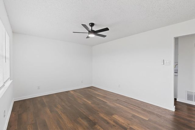 1700 Manor Garden, Greenville, TX 75401