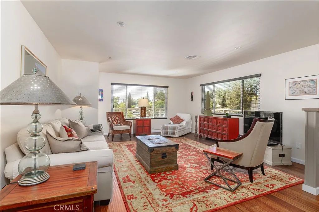 325 Fairview Lane, Paso Robles, CA 93446