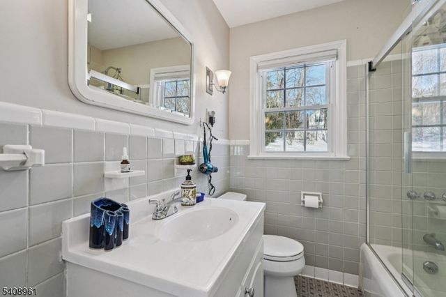 27 Archung Rd, Wayne Twp., NJ 07470