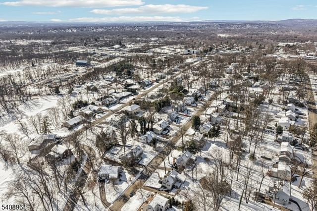 27 Archung Rd, Wayne Twp., NJ 07470