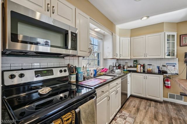 27 Archung Rd, Wayne Twp., NJ 07470