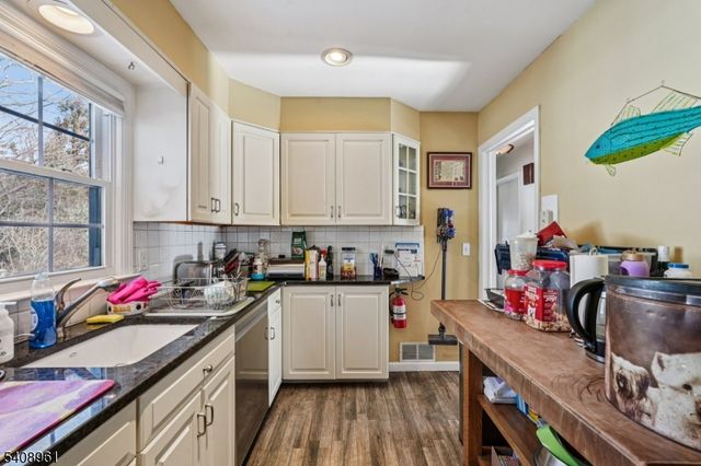 27 Archung Rd, Wayne Twp., NJ 07470