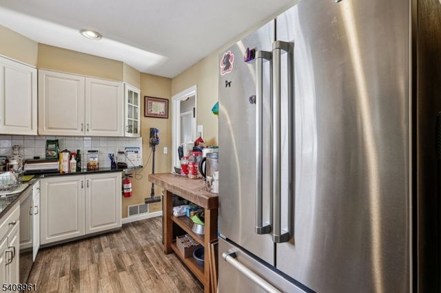 27 Archung Rd, Wayne Twp., NJ 07470