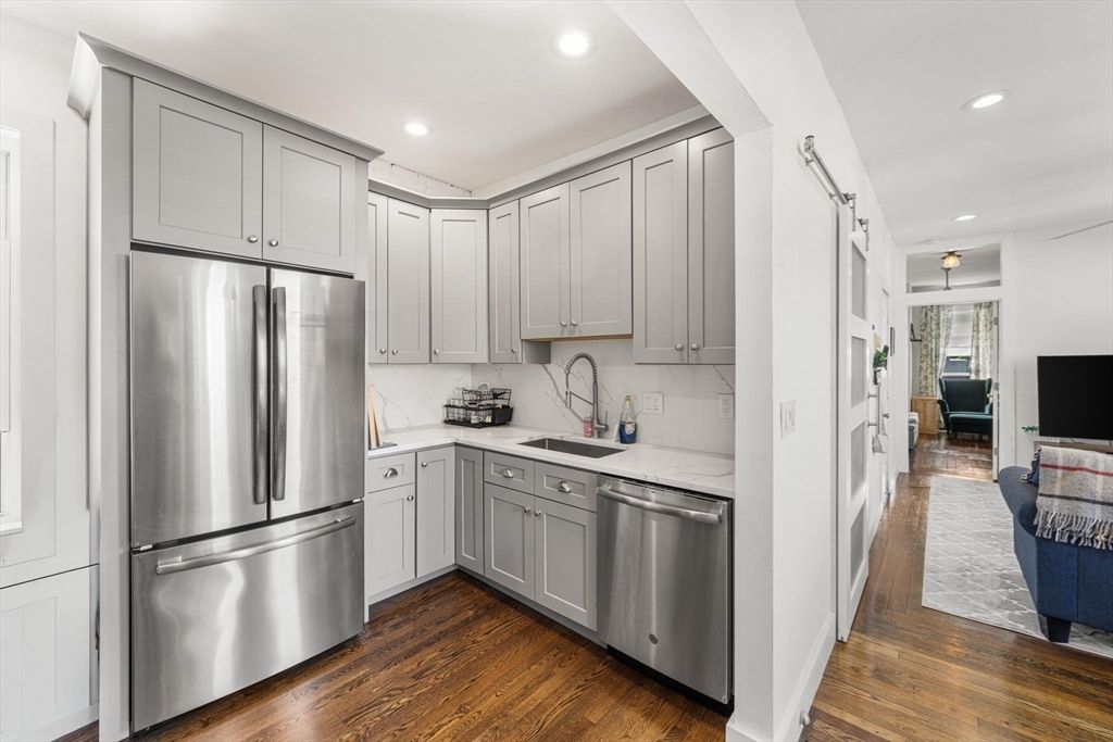 12 Pearl St 4, Boston, MA 02129