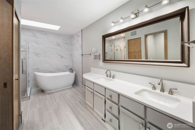 6021 158th Place NE, Redmond, WA 98052
