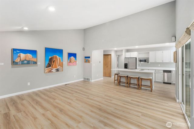 6021 158th Place NE, Redmond, WA 98052
