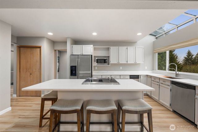 6021 158th Place NE, Redmond, WA 98052