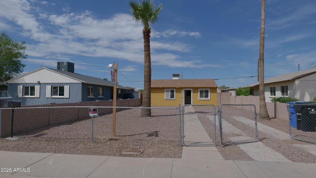 2520 E CHIPMAN Road, Phoenix, AZ 85040 — exterior