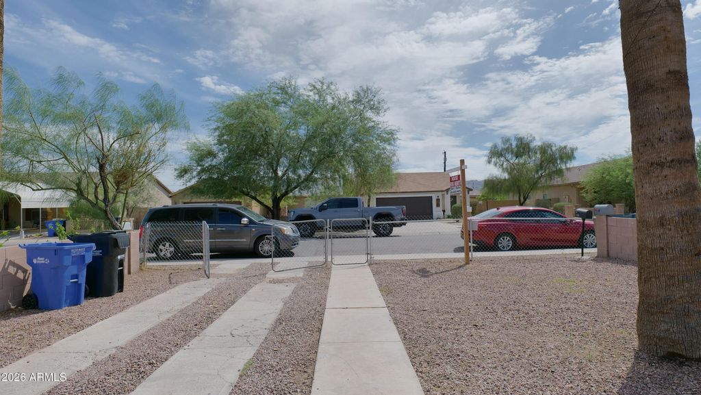 2520 E CHIPMAN Road, Phoenix, AZ 85040 — photo 3