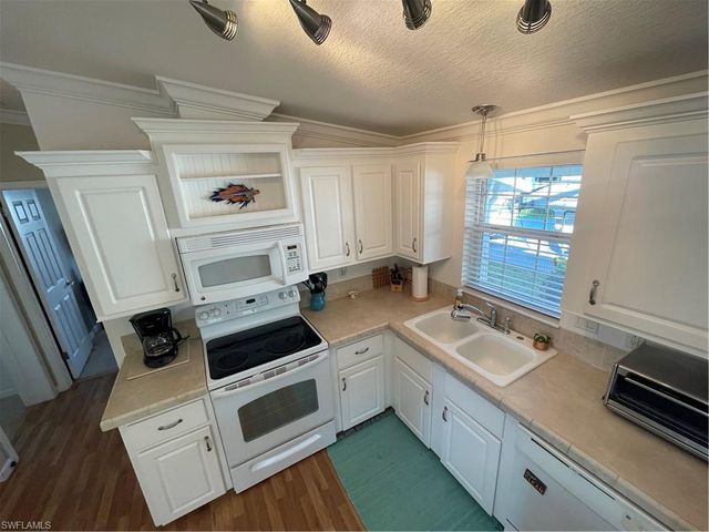 5935 Brightwood DR, Fort Myers, FL 33905